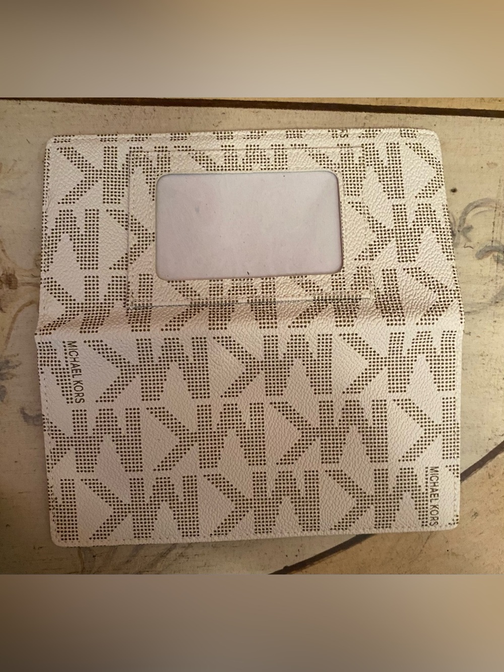 Michael Kors -EUC - Jet Set Signature Checkbook Wallet - EXCELLENT CONDITION!! - Picture 6 of 10